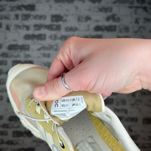 Oncloud | women free people collab sneakers - Picture 3 of 8